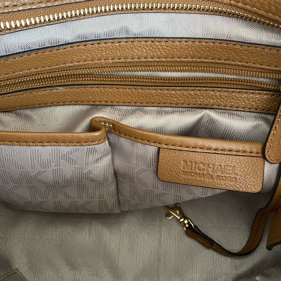 **SOLD **  MICHAEL KORS Tan Leather Tote w/ Wallet - Picture 7 of 16